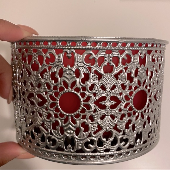 LIMITED ED. BLOOM & PROSPER MIDNIGHT ROSE CANDLE - Picture 3 of 3